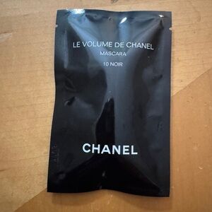 CHANEL Le Volume Mascara in Noir Black sample